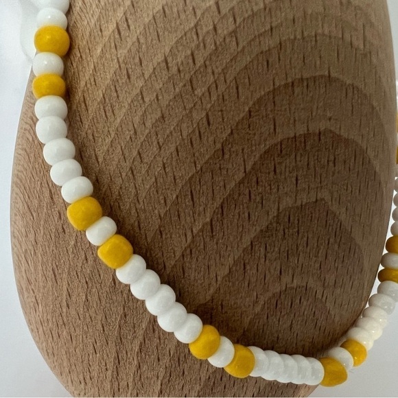 STRETCH Beaded Anklet with White & Yellow Glass Beads - Picture 4 of 12